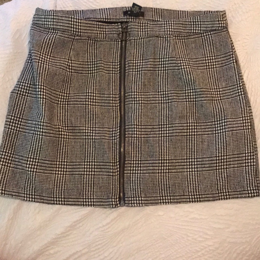 Black and white plaid skirt!